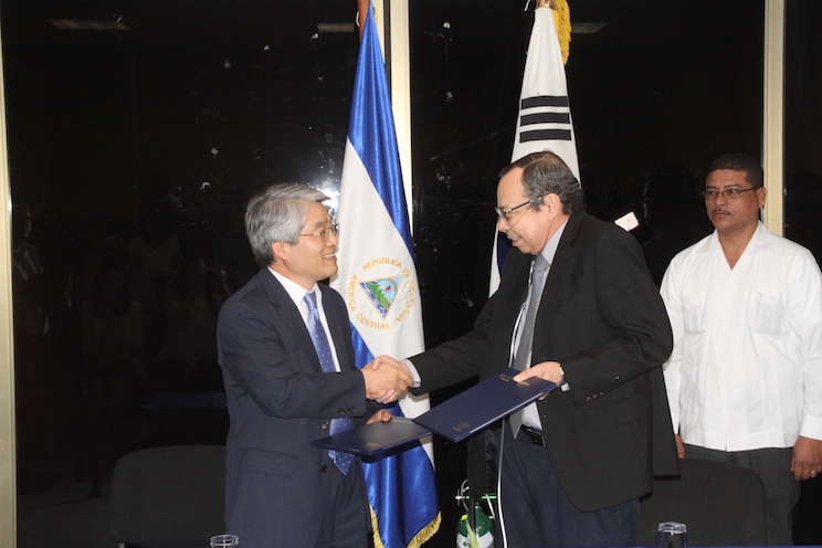 Corea del Sur dona equipos informáticos a la Asamblea Nacional