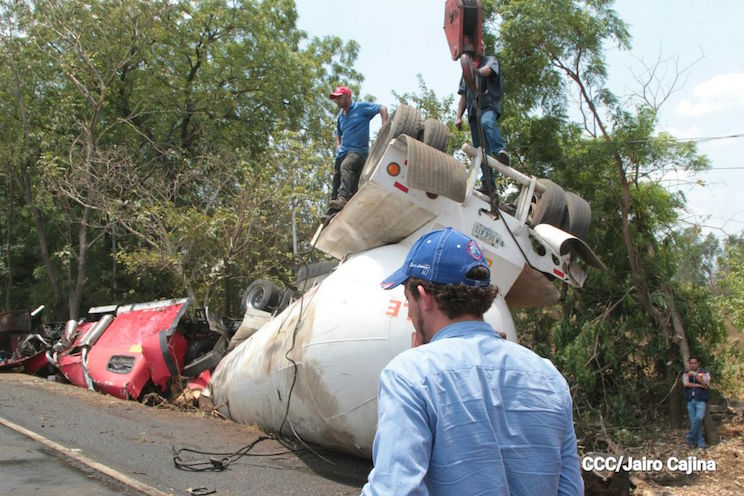 Chocan dos camiones en carretera panamericana León-Chinandega