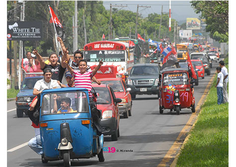 Largas caravanas llegan a Managua para celebrar el 34 aniversario de la Revolución