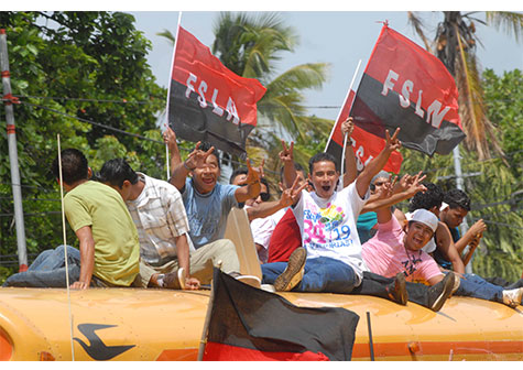 Largas caravanas llegan a Managua para celebrar el 34 aniversario de la Revolución
