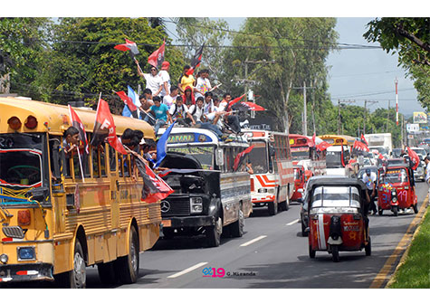Largas caravanas llegan a Managua para celebrar el 34 aniversario de la Revolución