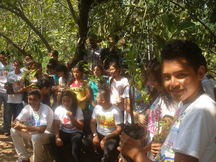 Jóvenes del departamento de León lanzan jornada “Yo adopto un árbol”