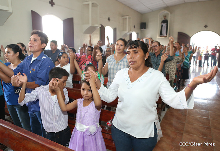 Cardenal Brenes visita Parroquia Madre del Divino Pastor, en Nejapa