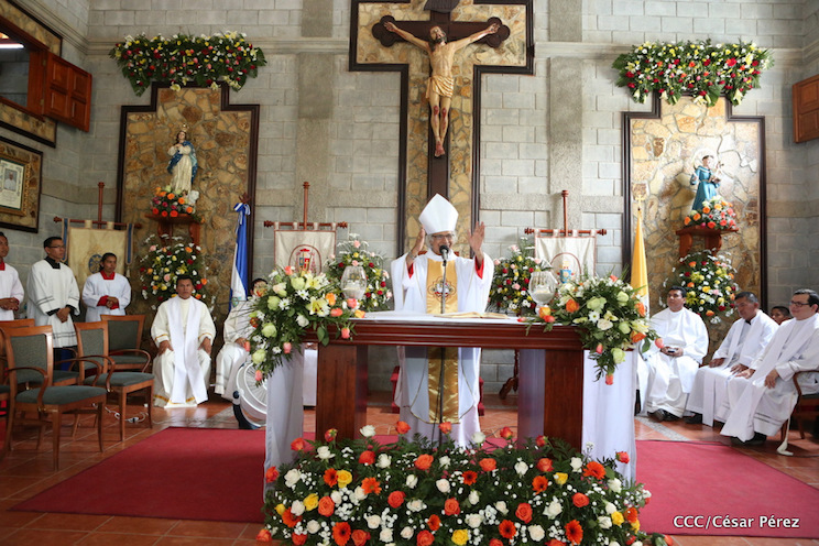 Cardenal Brenes abre las puertas de la remodelada iglesia de Pacayita