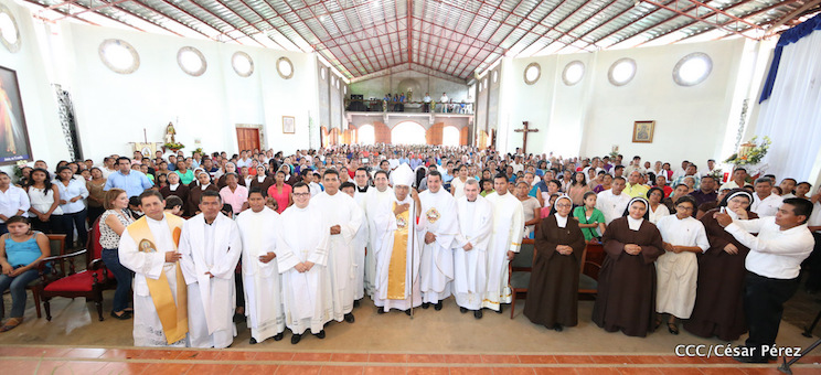 Cardenal Brenes abre las puertas de la remodelada iglesia de Pacayita