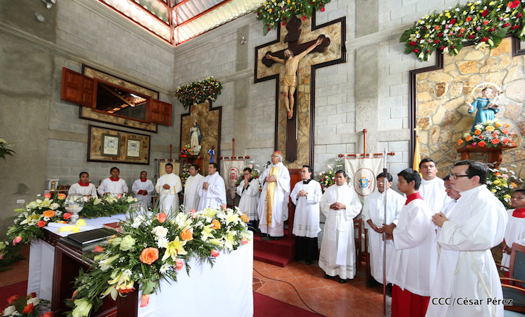 Cardenal Brenes abre las puertas de la remodelada iglesia de Pacayita