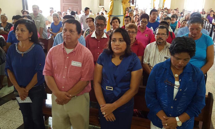 Cardenal Brenes exhorta a recuperar la grandeza del amor desde la familia