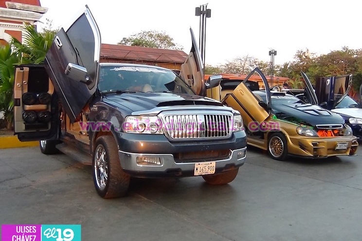 Exhiben autos modificados en Granada