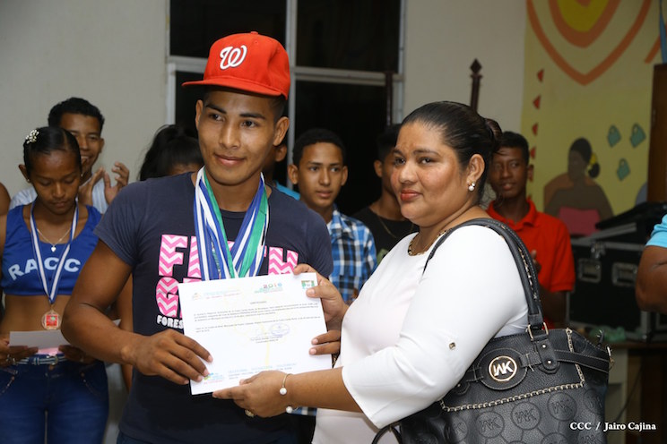Jóvenes del Caribe Norte sobresalen en atletismo a nivel nacional