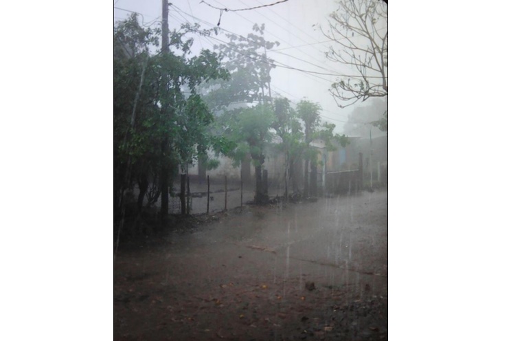 Fuertes lluvias y vientos dejan afectaciones en algunas zonas del país