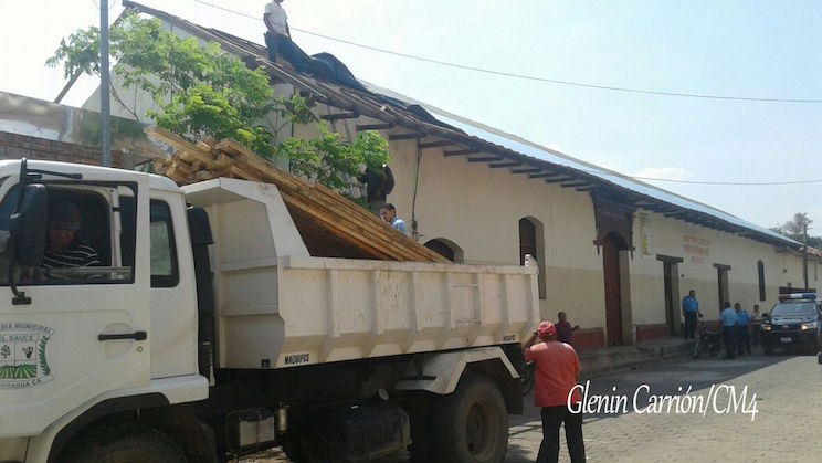 Entregan ayuda solidaria a familias afectadas por lluvias en El  Sauce