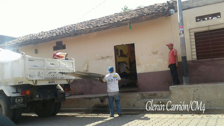 Entregan ayuda solidaria a familias afectadas por lluvias en El  Sauce