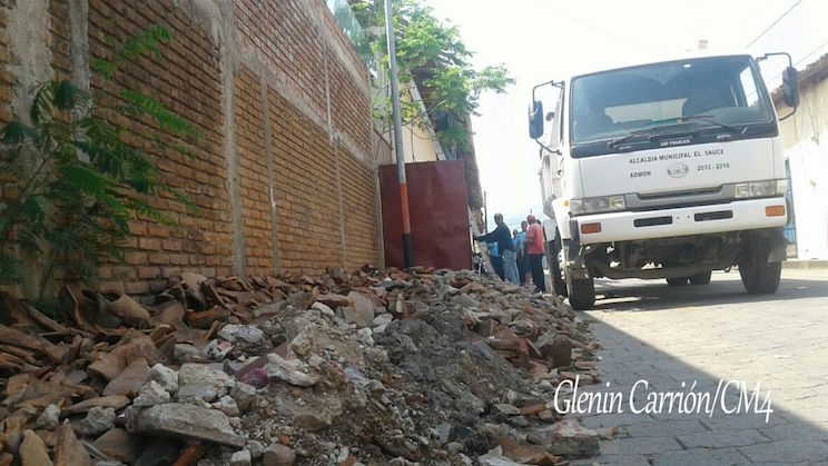 Entregan ayuda solidaria a familias afectadas por lluvias en El  Sauce