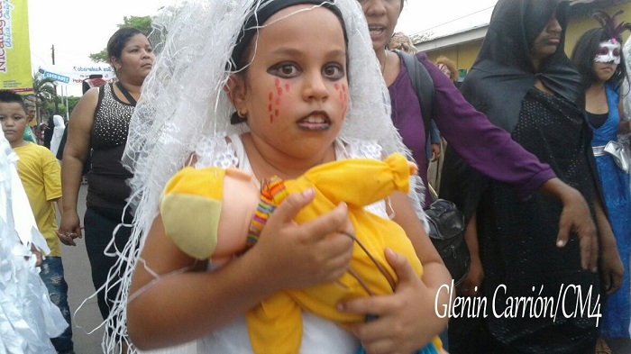 Cientos se suman al Carnaval de Mitos y Leyendas en León