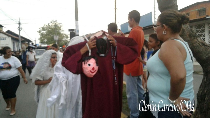 Cientos se suman al Carnaval de Mitos y Leyendas en León