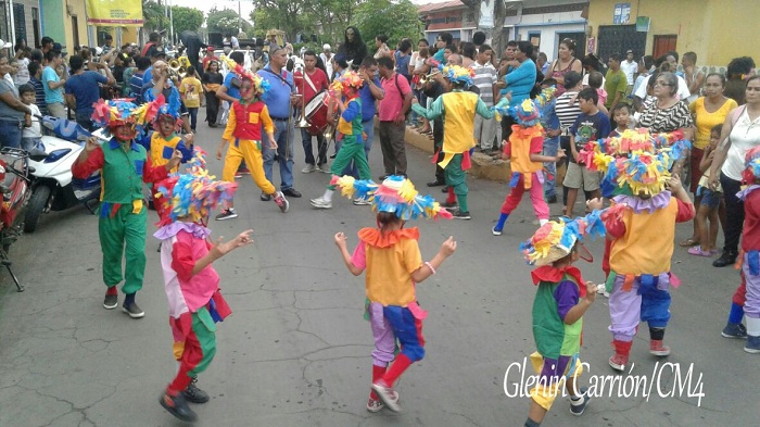 Cientos se suman al Carnaval de Mitos y Leyendas en León