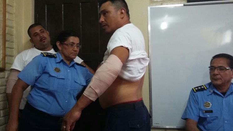 Grave alteración al orden público en San Lucas deja dos policías lesionados y un joven fallecido