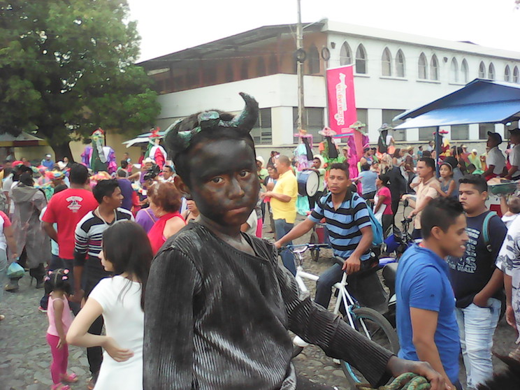 Grandiosa noche de Carnaval de Mitos, Tradiciones y Leyendas en León 