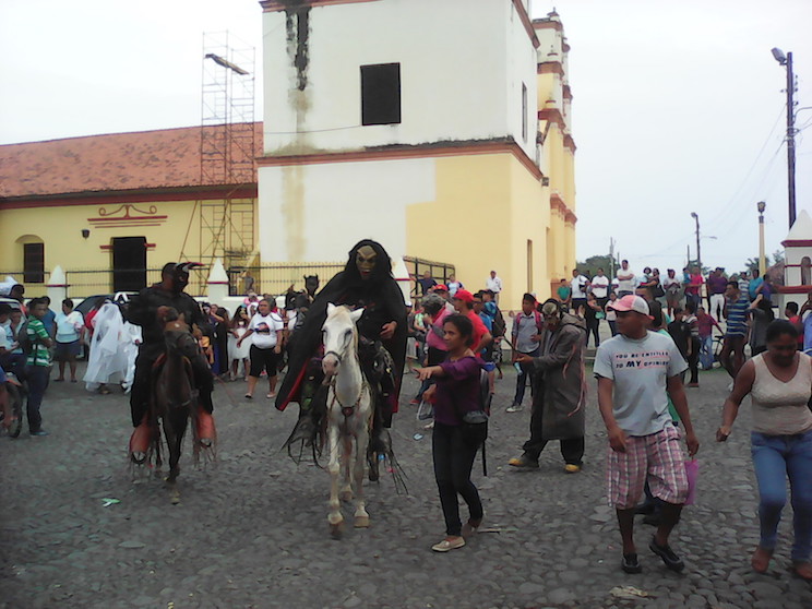Grandiosa noche de Carnaval de Mitos, Tradiciones y Leyendas en León 