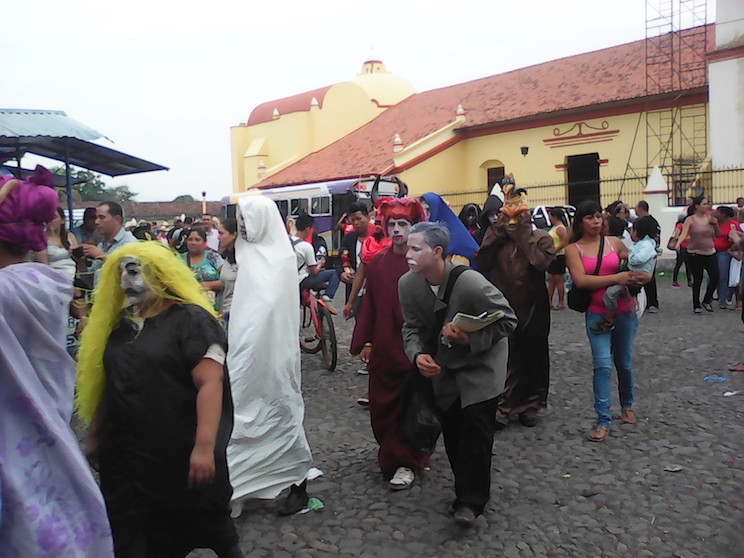 Grandiosa noche de Carnaval de Mitos, Tradiciones y Leyendas en León 