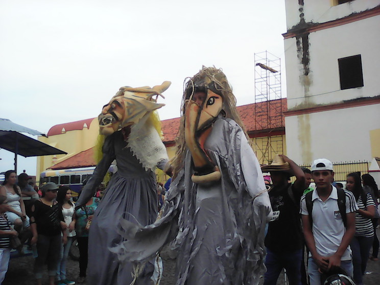 Grandiosa noche de Carnaval de Mitos, Tradiciones y Leyendas en León 