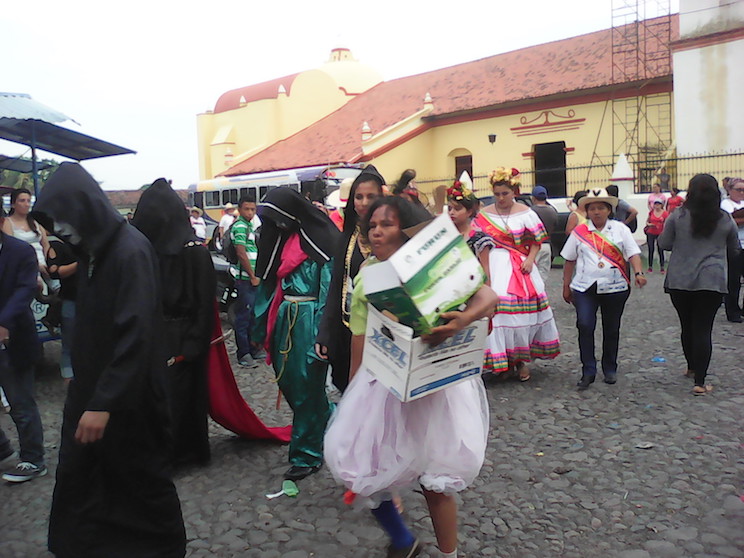 Grandiosa noche de Carnaval de Mitos, Tradiciones y Leyendas en León 