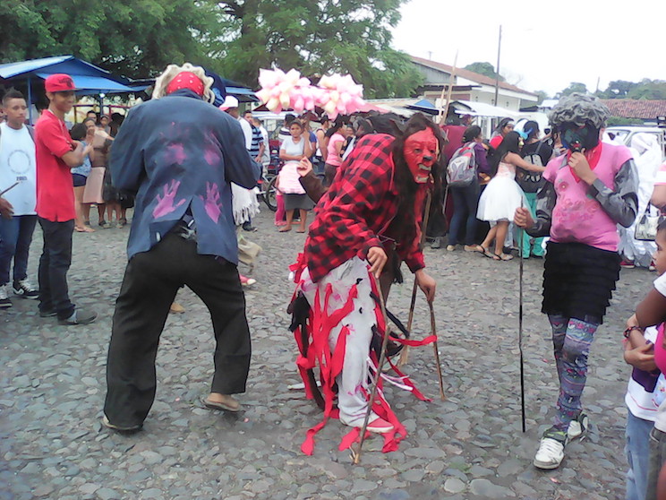 Grandiosa noche de Carnaval de Mitos, Tradiciones y Leyendas en León 