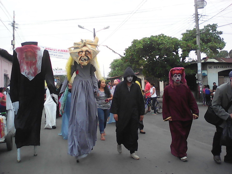 Grandiosa noche de Carnaval de Mitos, Tradiciones y Leyendas en León 
