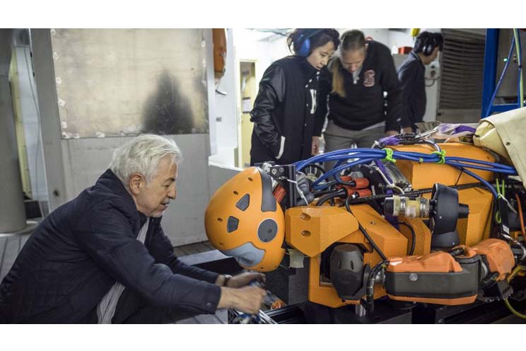 El increíble robot humanoide que rescata tesoros de las profundidades