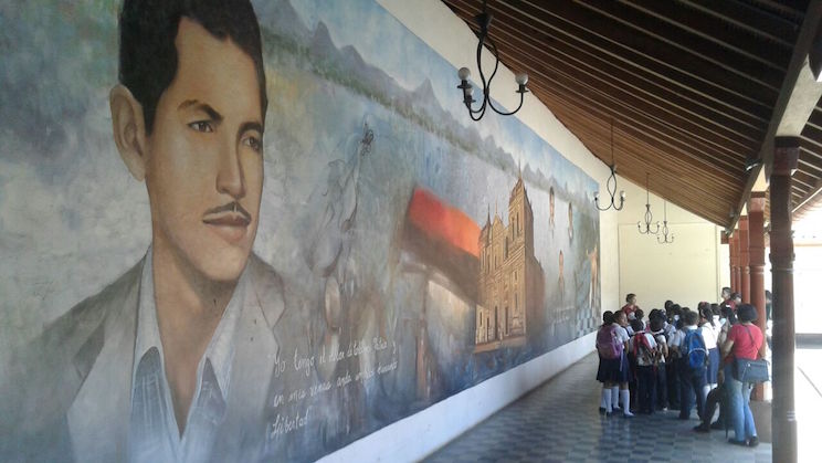 Estudiantes visitan lugares históricos en conmemoración al natalicio de Rigoberto López Pérez en León