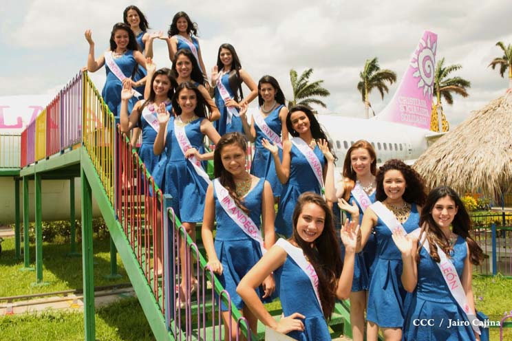 Candidatas a Miss Teen 2016 recorren Paseo Xolotlán