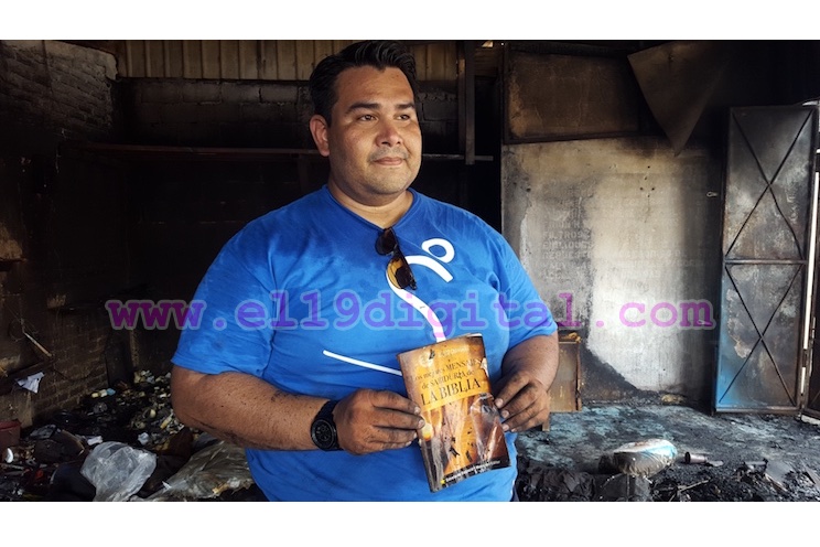 Una Biblia fue todo lo que se salvó del voraz incendio