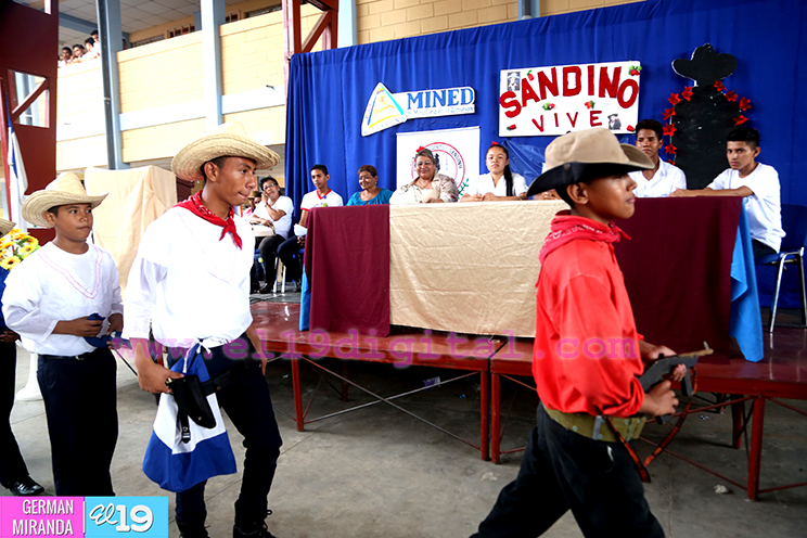 Estudiantes protagonizan dramatización en homenaje al General Augusto C. Sandino