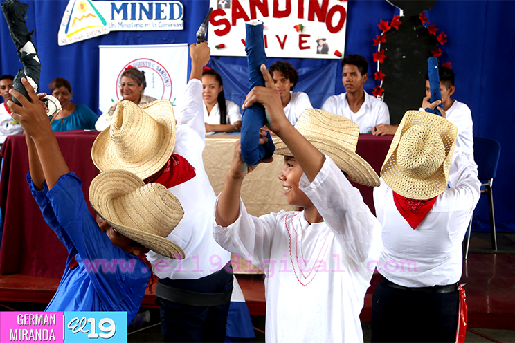 Estudiantes protagonizan dramatización en homenaje al General Augusto C. Sandino