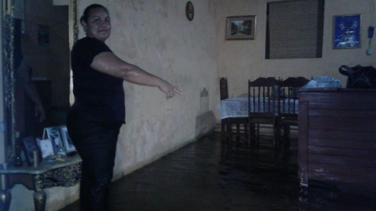 Cinco viviendas anegadas por lluvias en zona baja de León