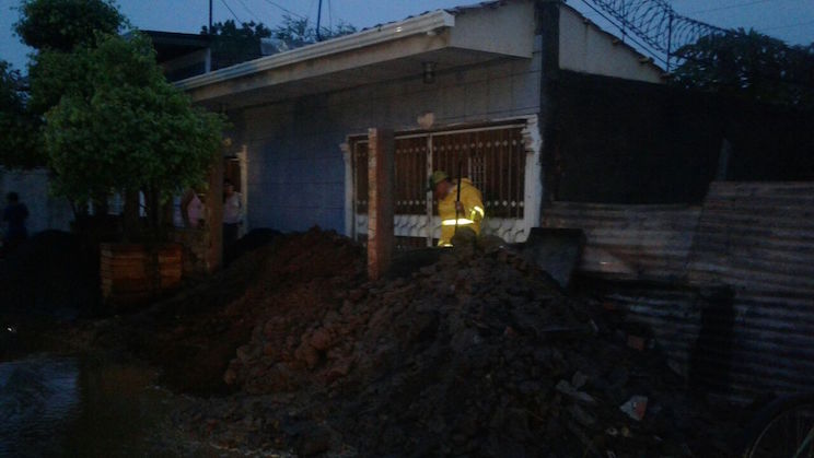 Cinco viviendas anegadas por lluvias en zona baja de León