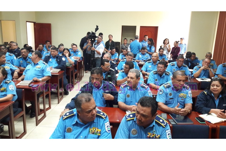 Policía Nacional rinde homenaje al General Augusto C. Sandino
