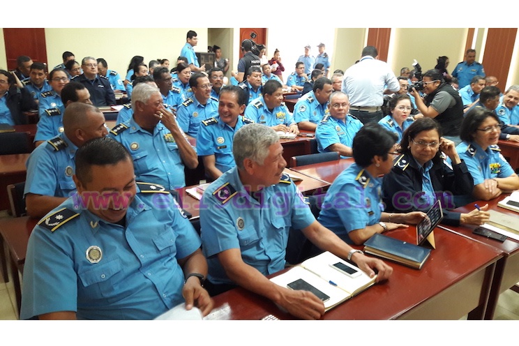 Policía Nacional rinde homenaje al General Augusto C. Sandino