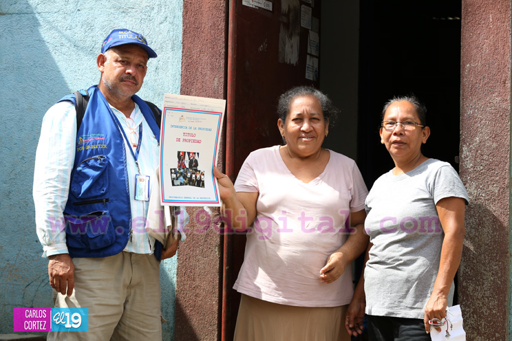Familias del Distrito II reciben títulos de propiedad 