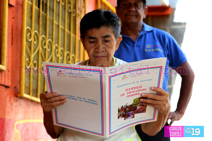 Familias del Distrito II reciben títulos de propiedad 