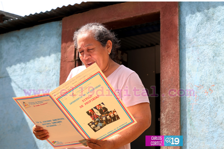 Familias del Distrito II reciben títulos de propiedad 