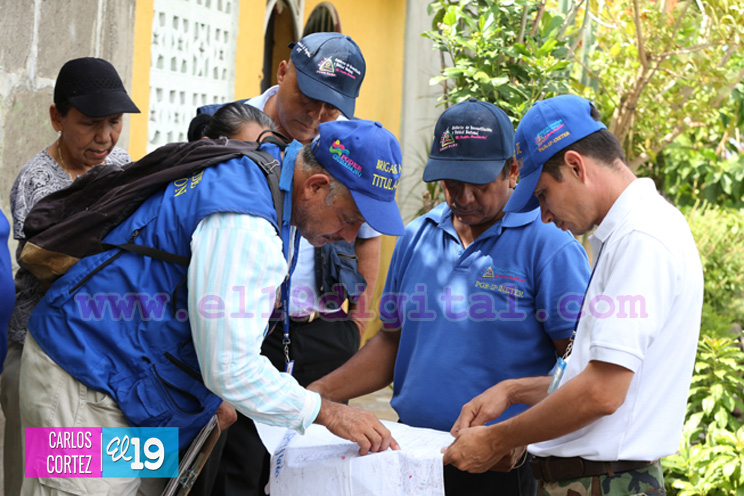 Familias del Distrito II reciben títulos de propiedad 