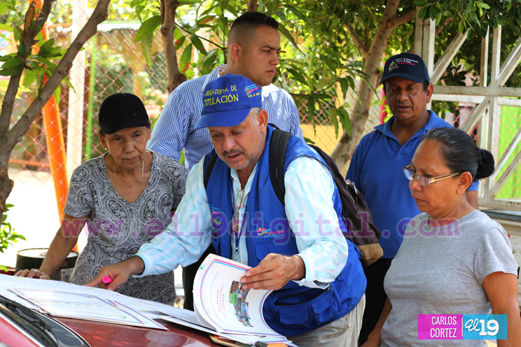 Familias del Distrito II reciben títulos de propiedad 