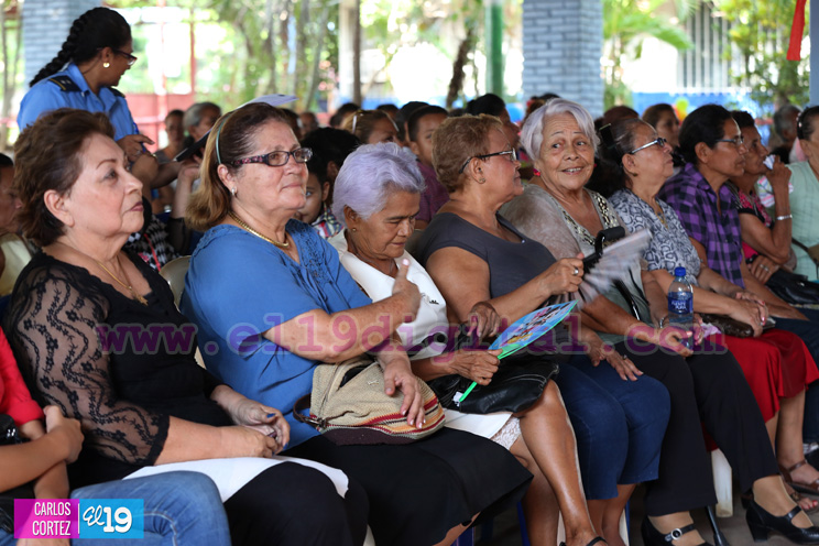 Policía nacional realiza conversatorio con madres de Managua