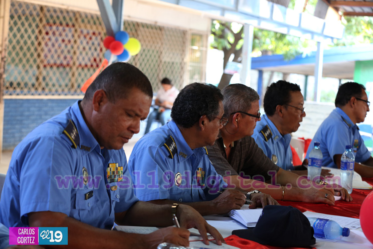 Policía nacional realiza conversatorio con madres de Managua