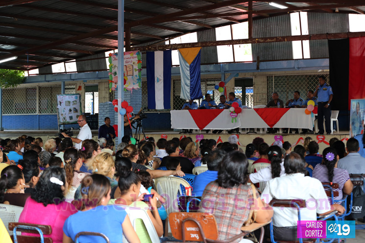 Policía nacional realiza conversatorio con madres de Managua