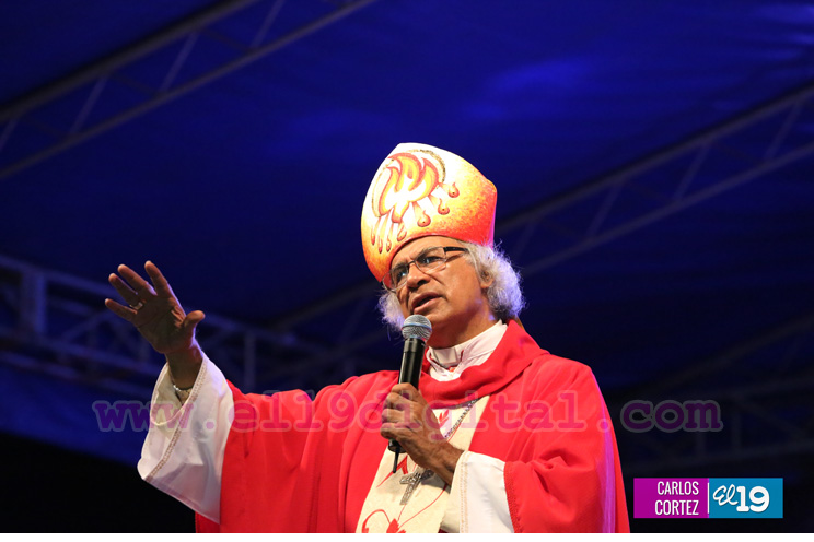 Juventud católica celebra efusivo homenaje al Cardenal Brenes