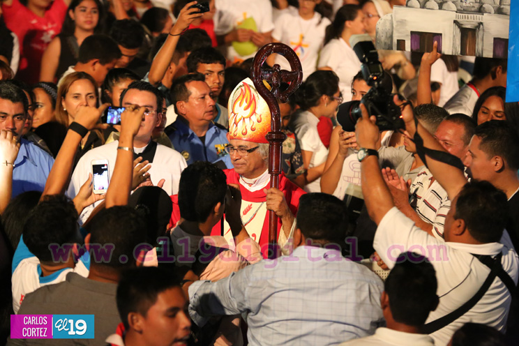Juventud católica celebra efusivo homenaje al Cardenal Brenes
