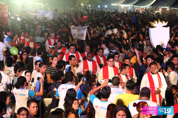 Juventud católica celebra efusivo homenaje al Cardenal Brenes