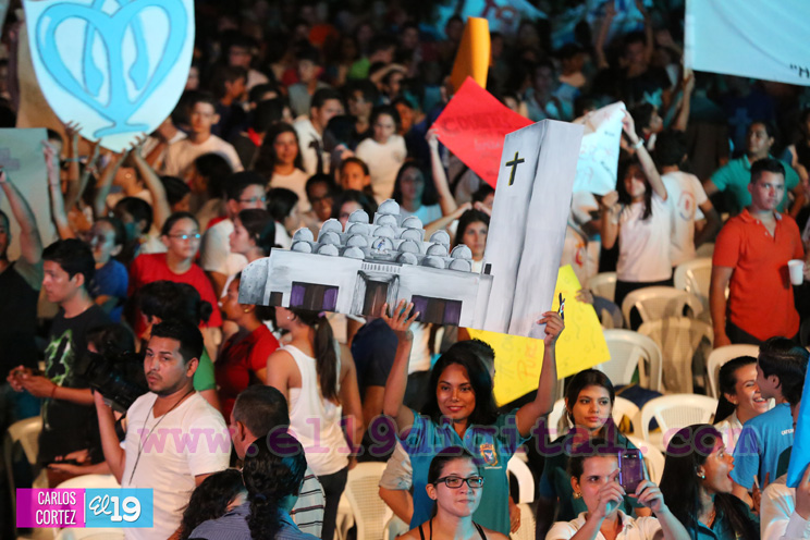Juventud católica celebra efusivo homenaje al Cardenal Brenes
